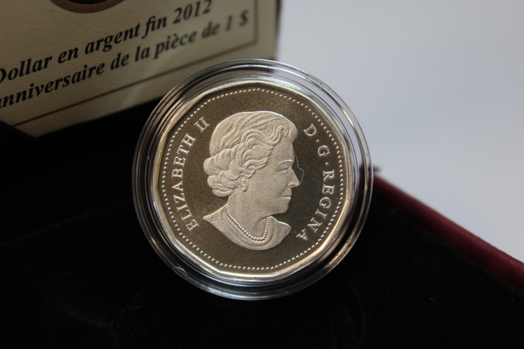 2012_1dollar_Fine_silver_Coin_25th_anniversary_of_the_loonie_3.JPG